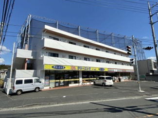 【外観】 | 2沿線利用可能な「日吉」駅より徒歩圏内！1階がセブンイレブンで急なお買い物に便利な立地の3階建てマンションです♪
