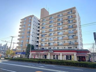 グリーンプラザ川崎 （川崎区大島1丁目）の外観|外観です　3LDK　京浜東北線「川崎」駅徒歩20分又はバス5分　新規リノベーション物件　昭和59年9月築　エアコン　住宅ローン減税適合物件　専用庭　