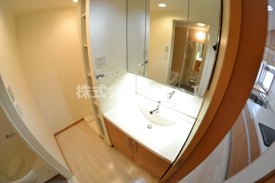 【洗面所】 | レインボーコート谷町五 | 使いやすい洗面所です