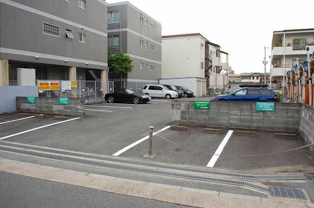 文殊モータープールの駐車場