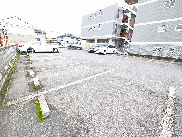 文殊モータープールの駐車場