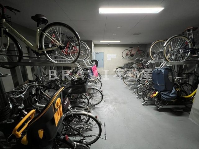 シティハウス大手前　BRAVI不動産のその他共用部分|【シティハウス大手前】駐輪場