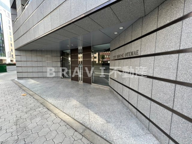 シティハウス大手前　BRAVI不動産のエントランス|【シティハウス大手前】清潔なエントランスです