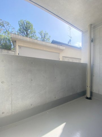 ラシクラス経堂の駐車場|落ち着いた時間を過ごせるバルコニーです