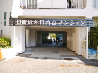 【エントランス】 | タイル敷きの大変開放感あるなエントランス。