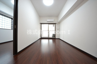 【居間・リビング】 | La Douceur天満 | ゆったりとした居間です