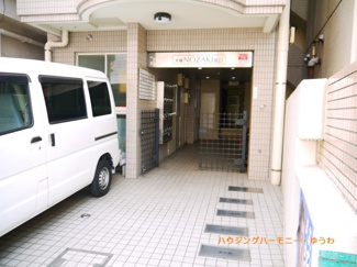 【エントランス】 | 総タイルの大変キレイなエントランスです。