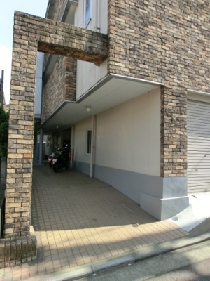 【エントランス】 | オークランドS.K | オークランドS.K　バイクの駐輪可