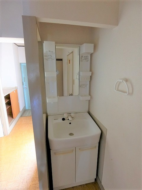 東ノ岡マンションの独立洗面台|※別部屋のイメージ写真です。