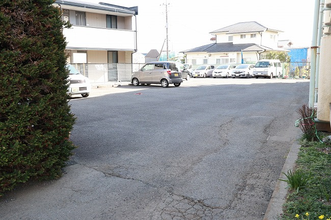 東ノ岡マンションの駐車場