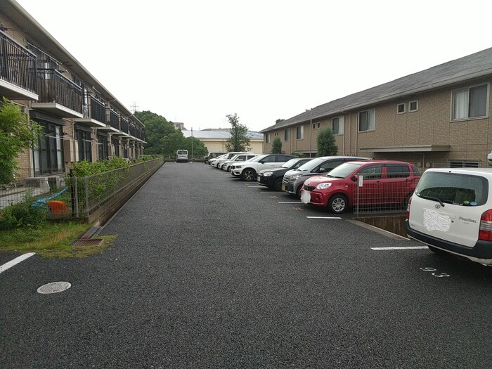 グランディールＡ棟の駐車場