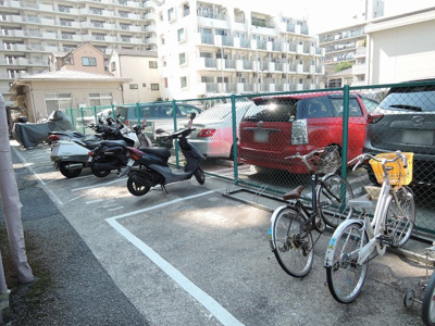 【その他共用部分】 | ライオンズマンション川崎藤崎 | バイク置場です。