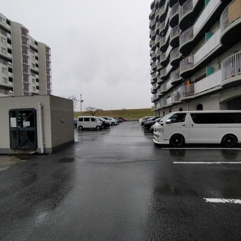 淀川パークハウス7号棟の駐車場|マンション敷地内の駐車場です。