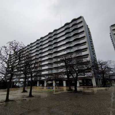 【外観】 | 淀川パークハウス7号棟 | ◎大阪メトロ谷町線「太子橋今市」駅まで徒歩8分です！
◎周辺施設充実です♪
◎マンション敷地内にはお子様を遊ばせる公園が多数あり子育てしやすい環境ですね♪