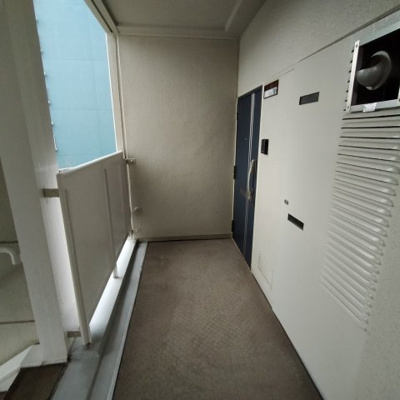 【その他共用部分】 | 淀川パークハウス7号棟 | 玄関前通路です。