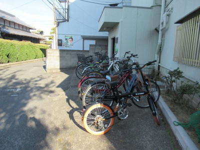 【その他共用部分】 | シャトー八戸ノ里（八戸ノ里賃貸） | 駐輪場です