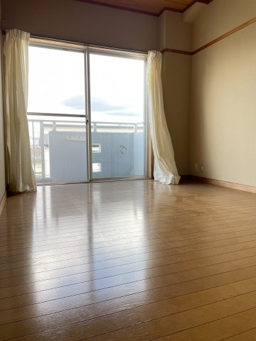 マリンハイツトミタの洋室