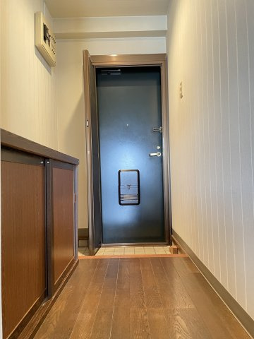 マリンハイツトミタの玄関