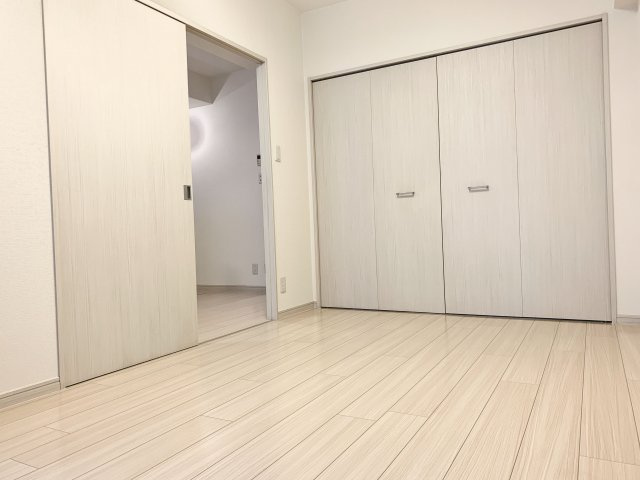 【寝室】 | ゆとりの広さです（別同部屋の写真です）