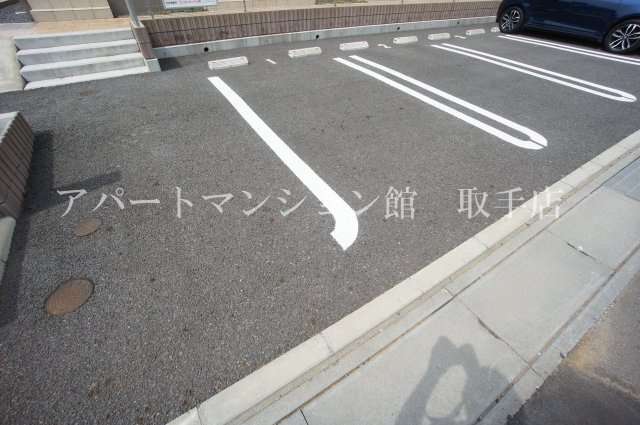 アニューコリーヌｓの駐車場