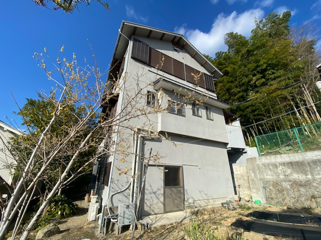 大東市中垣内１丁目　戸建ての外観|■土地は約１３５坪有ります！！畑付きの一戸建てです♪♪
■築年数は古いですが、リノベーション工事、検査済です♪♪