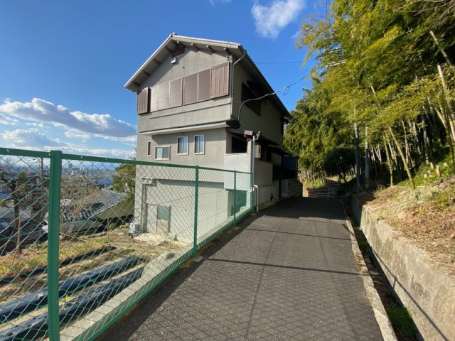 大東市中垣内１丁目　戸建ての前面道路含む現地写真|■前面道路は約４ⅿあります♪♪