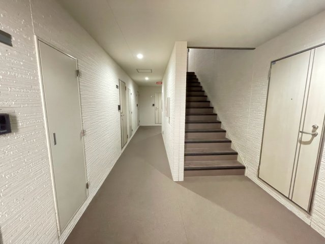 クリエオーレ菱屋西のロビー