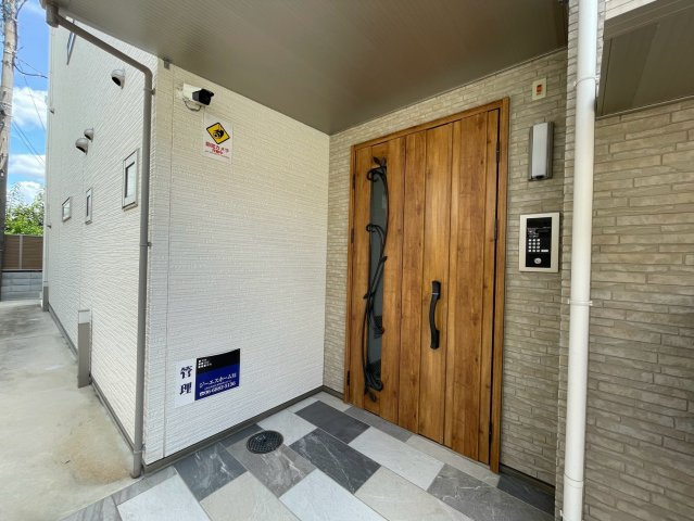 クリエオーレ菱屋西のエントランス
