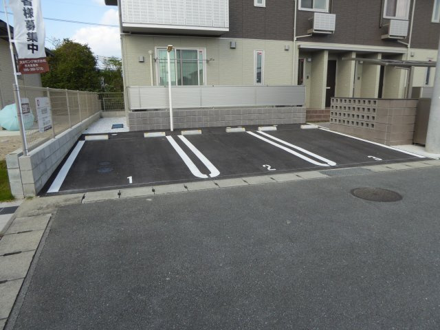 フィオレの駐車場