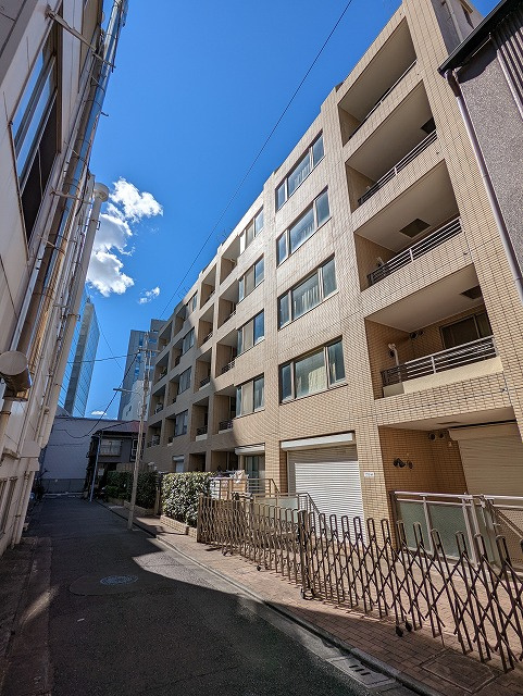 アクシルコート上野の外観