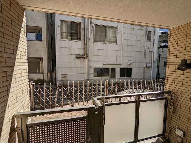 アクシルコート上野の展望|バルコニーから愛車を望めます。