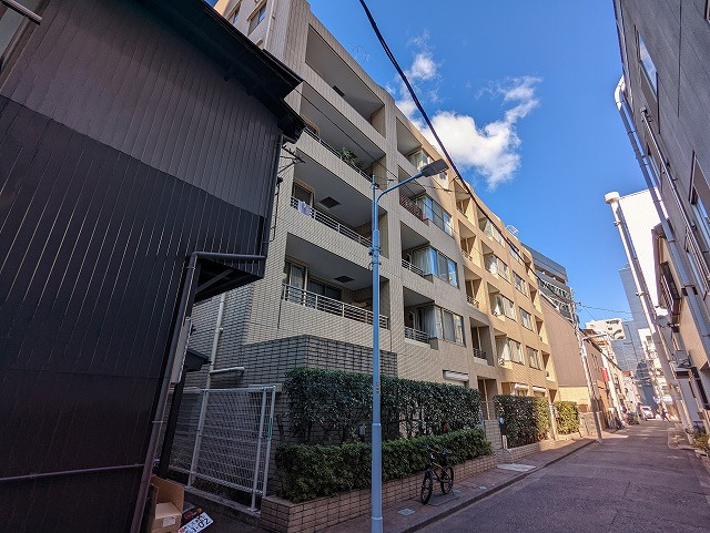 アクシルコート上野の外観