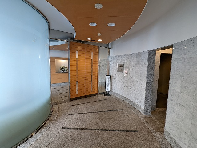 アクシルコート上野のエントランス