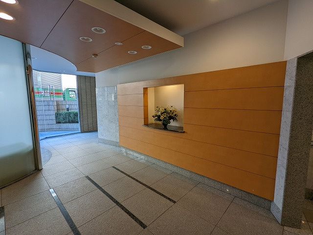 アクシルコート上野のエントランス