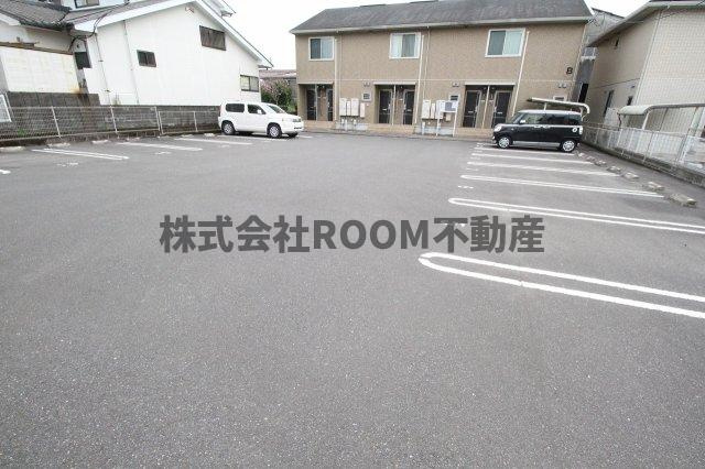 ガレンド吉尾　B棟の駐車場|駐車場に車を止められます