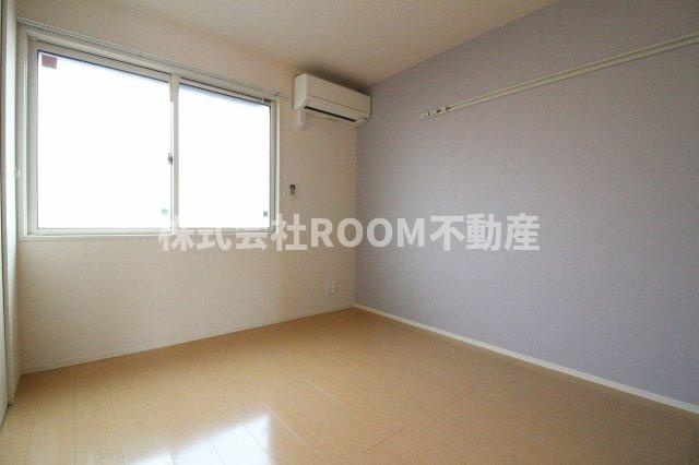 セレーネの寝室|落ち着いた色調の寝室です