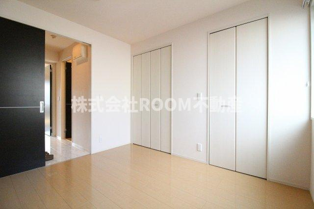 セレーネの寝室|落ち着いた色調の寝室です