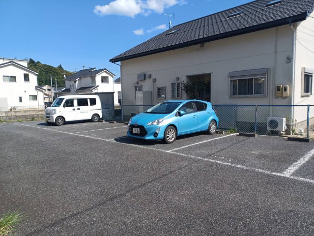 カーザシーレイの駐車場