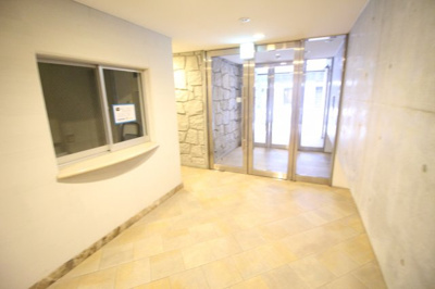 【エントランス】 | クリスタルライト | オートロック完備！