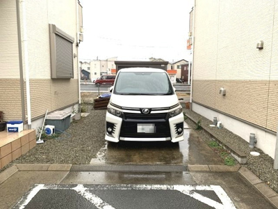 【駐車場】 | 魚住町清水字井桶田　中古戸建 | 広くて駐車しやすいです。
