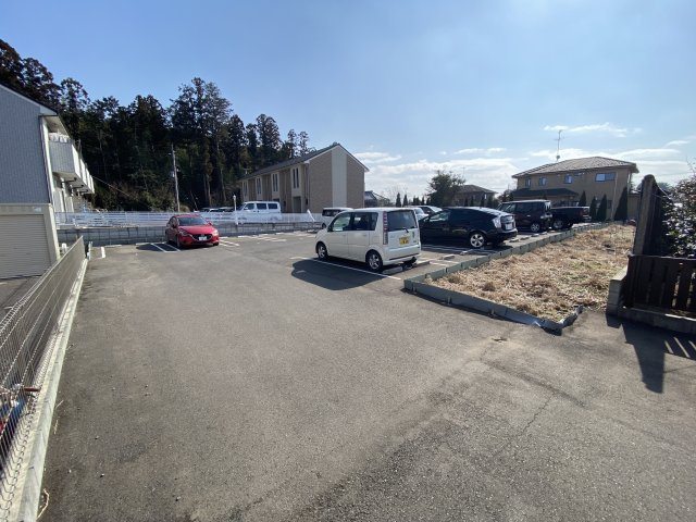 メゾンクラシードⅡの駐車場