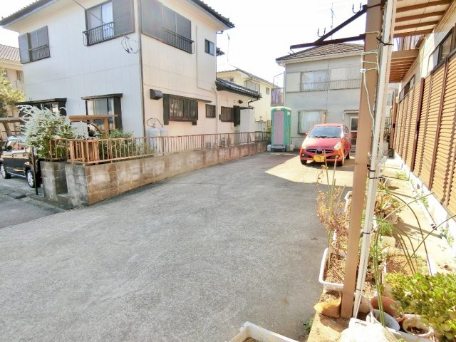 ヴィラ駒込の駐車場