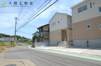 【前面道路含む現地写真】 | 海老名市国分南4丁目　新築戸建て　全2棟　【仲介手数料無料】