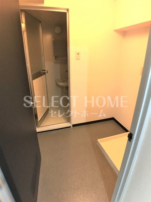 【玄関】 | イーストガーデン杉の木館 | 収納もある玄関です