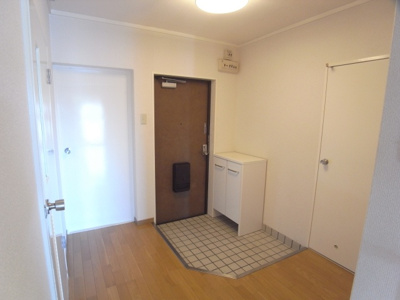 【玄関】 | ルモンクレール枝吉 | 玄関（別角度）