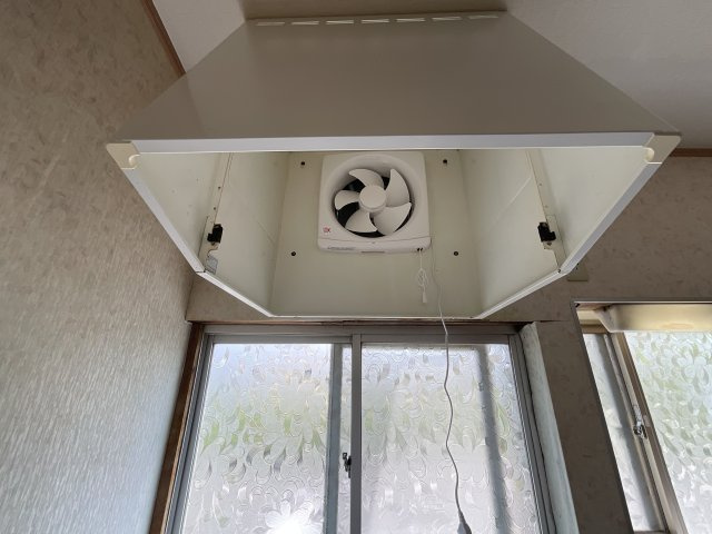 【設備】 | 三輪戸建 | キッチンの換気扇です