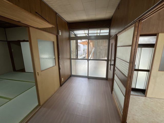 【洋室】 | 三輪戸建 | キッチン横の洋室です