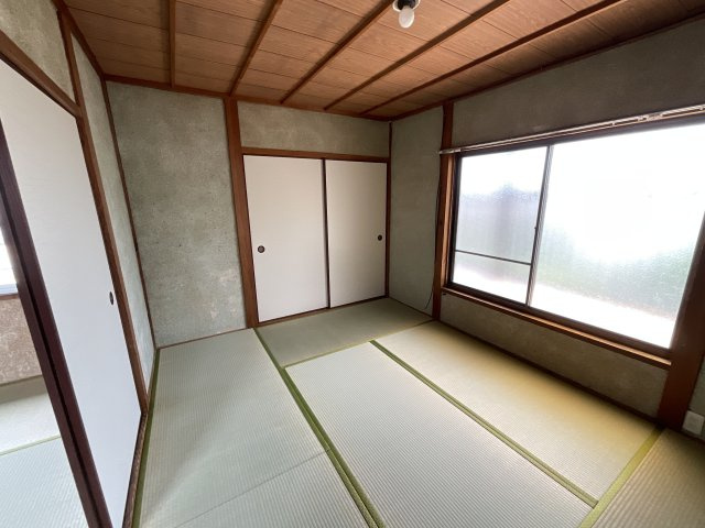 【和室】 | 三輪戸建 | 南側の和室です
