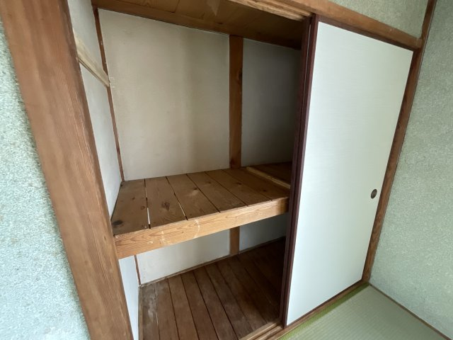 【収納】 | 三輪戸建 | すのこ状の棚が付いた押入です