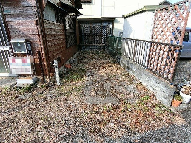 美堀町石川貸家の駐車場
